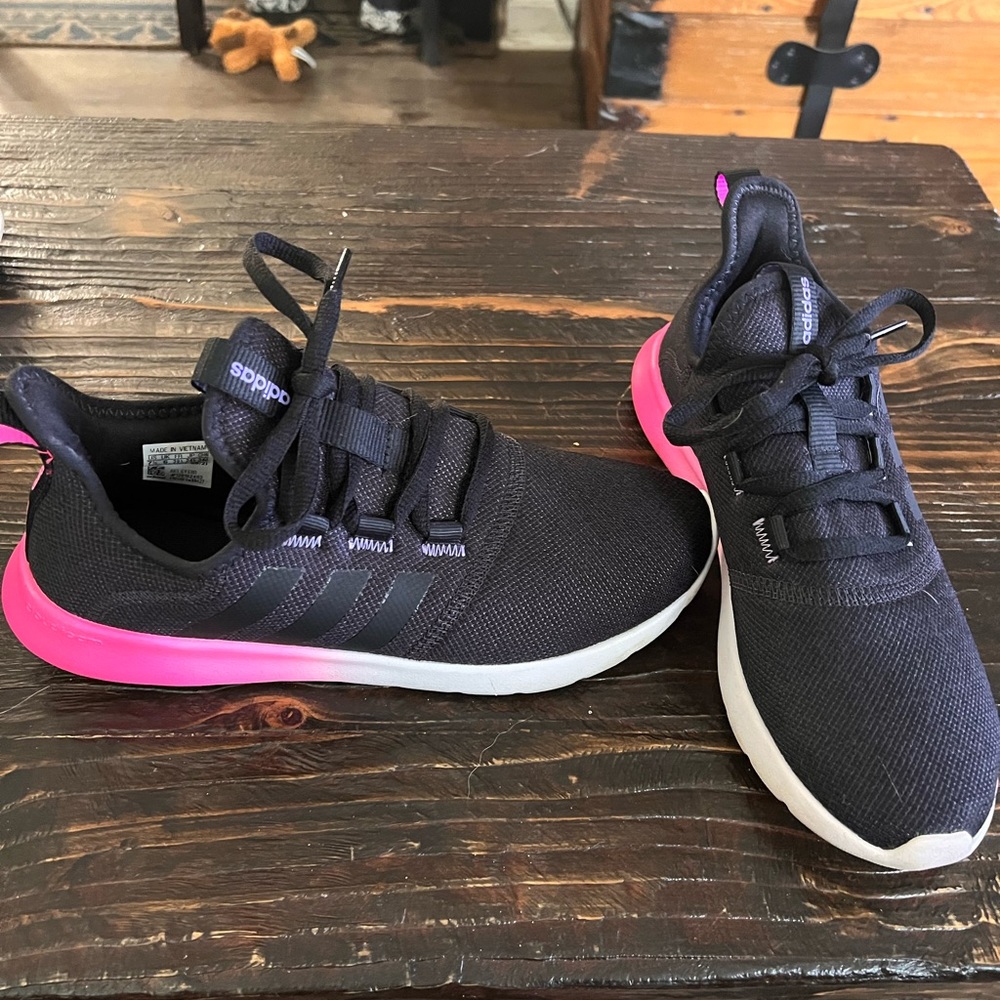 Womens Adidas Tennis shoes. Worn once. Size 7.5 medium